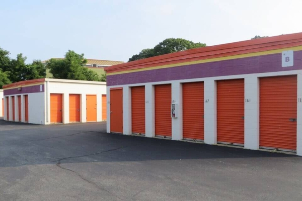 Facility photo: //images.sparefoot.com/medium/2139396878f473529e4.jpg