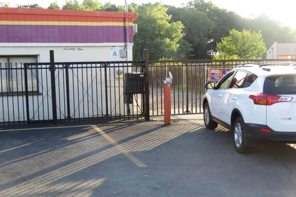 Facility photo: //images.sparefoot.com/medium/2139396878f47565a85.jpg