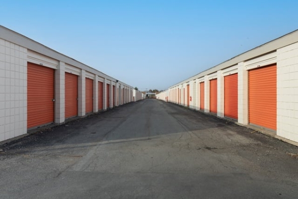 Facility photo: //images.sparefoot.com/medium/21394068a86b17c44e5.jpg