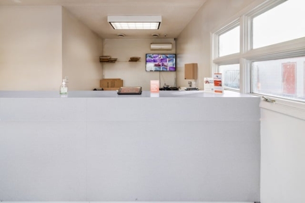Facility photo: //images.sparefoot.com/medium/21394068a86b18e3abf.jpg