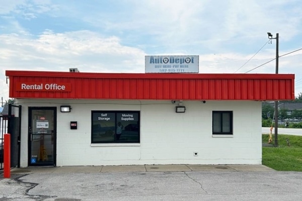 Facility photo: //images.sparefoot.com/medium/21394169f4a77cd23e3.jpg