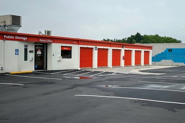 Facility photo: //images.sparefoot.com/medium/21394268c96010d973d.jpg