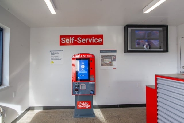 Facility photo: //images.sparefoot.com/medium/213943693589649c373.jpg