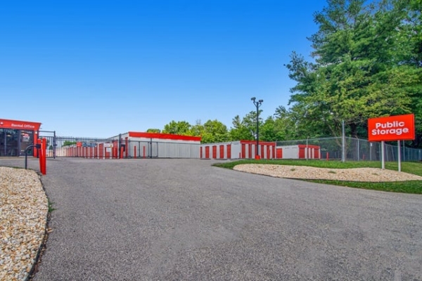 Facility photo: //images.sparefoot.com/medium/213944691493acac604.jpg