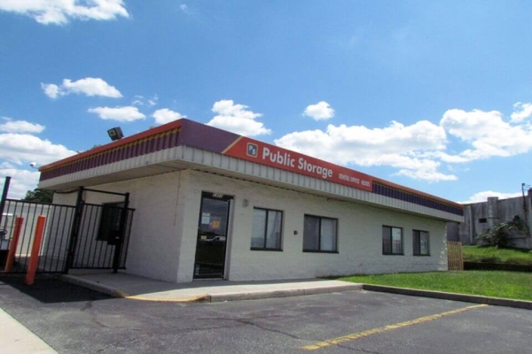 Facility photo: //images.sparefoot.com/medium/21394768838097cb071.jpg