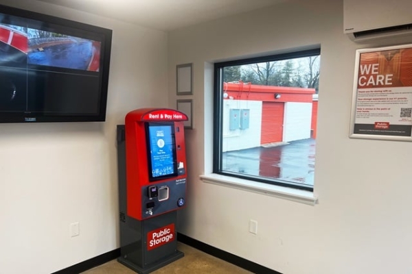 Facility photo: //images.sparefoot.com/medium/2139486877a38d2e36f.jpg