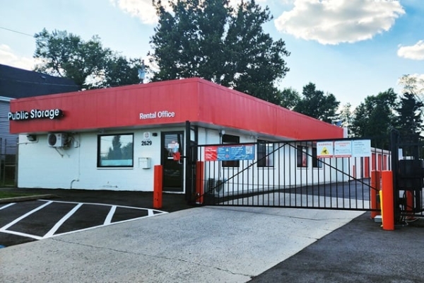 Facility photo: //images.sparefoot.com/medium/2139486a22c9db4cfcd.jpg