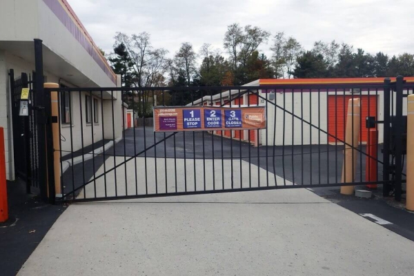 Facility photo: //images.sparefoot.com/medium/2139486a22c9de3f330.jpg