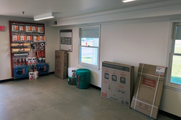 Facility photo: //images.sparefoot.com/medium/2139496953df004a0cd.jpg