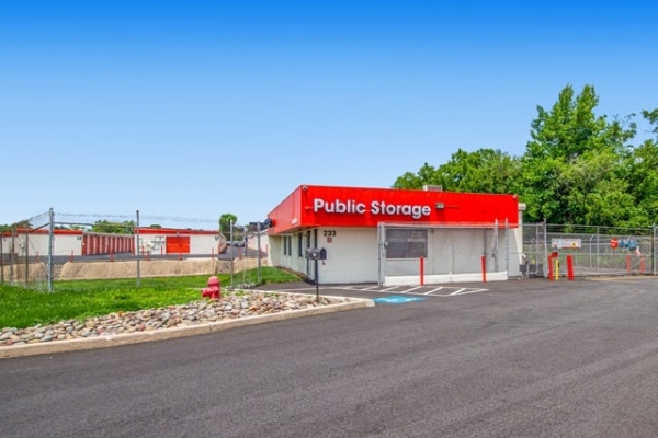 Facility photo: //images.sparefoot.com/medium/21395069f4a829c24c1.jpg