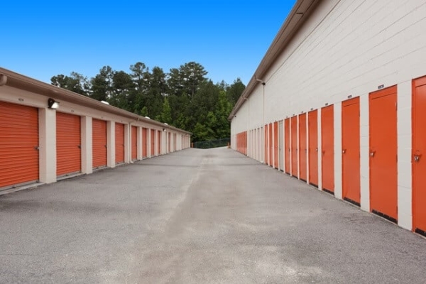 Facility photo: //images.sparefoot.com/medium/2139516890b04c7ea07.jpg