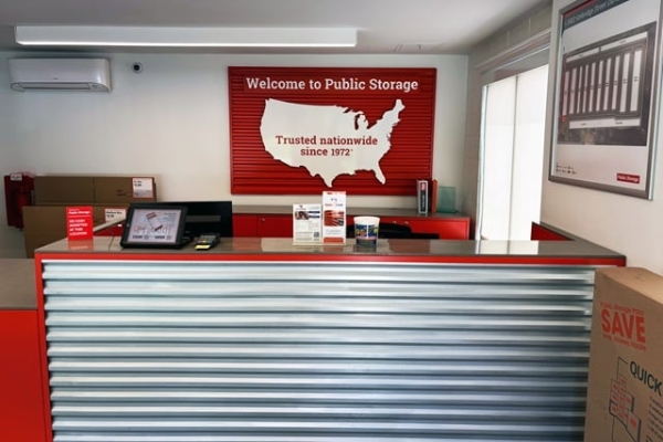 Facility photo: //images.sparefoot.com/medium/21395169f5f8e0318f6.jpg