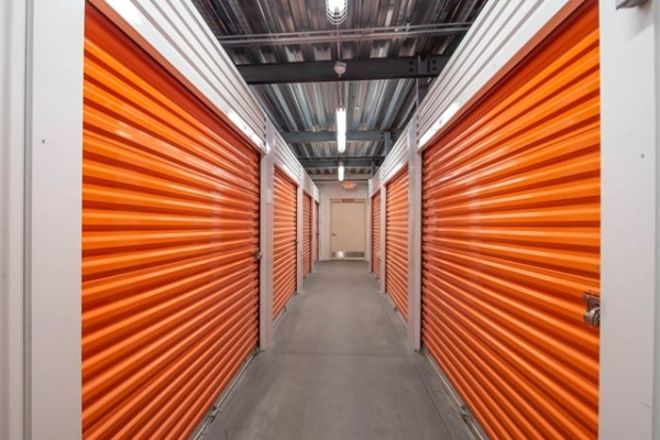 Facility photo: //images.sparefoot.com/medium/213952687b9a8b792c0.jpg