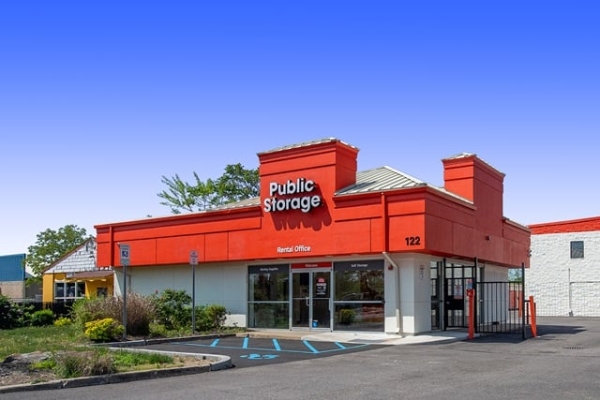 Facility photo: //images.sparefoot.com/medium/213954688f5ea193d3e.jpg