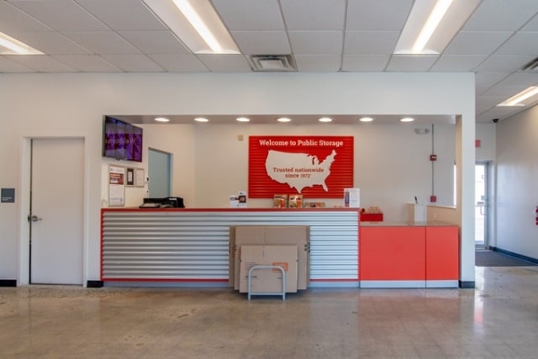 Facility photo: //images.sparefoot.com/medium/21395469e624d357c85.jpg