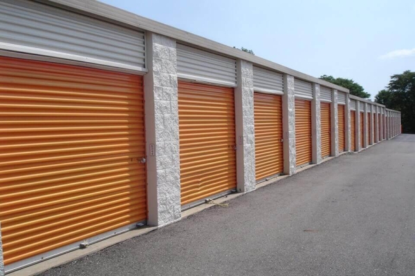 Facility photo: //images.sparefoot.com/medium/2139556878f4b40d2ce.jpg