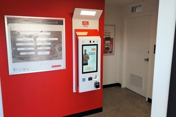 Facility photo: //images.sparefoot.com/medium/2139556878f4b51fabd.jpg