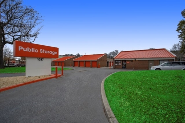 Facility photo: //images.sparefoot.com/medium/21395769f4a8b5cb55d.jpg