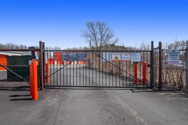 Facility photo: //images.sparefoot.com/medium/2139606883810b36de4.jpg