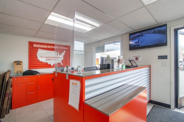 Facility photo: //images.sparefoot.com/medium/213960695921b01d253.jpg