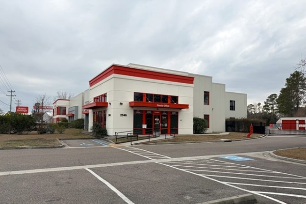 Facility photo: //images.sparefoot.com/medium/21396669df95348e988.jpg