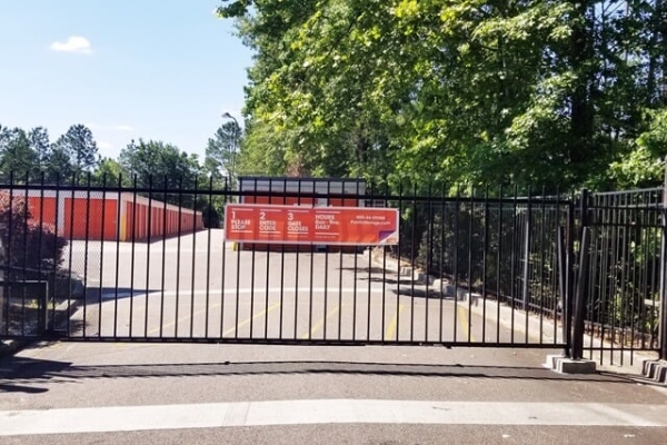 Facility photo: //images.sparefoot.com/medium/21396669df9537e0678.jpg