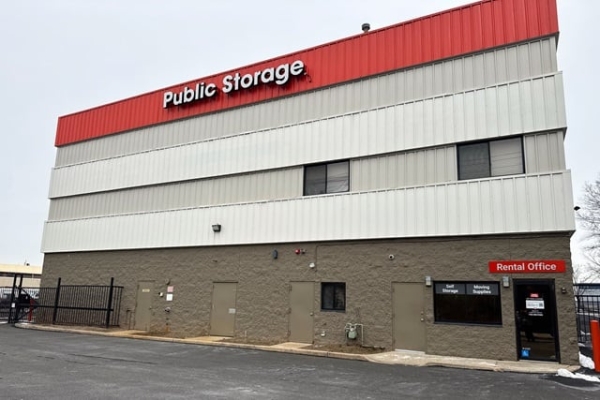 Facility photo: //images.sparefoot.com/medium/213968687a46468b5f9.jpg
