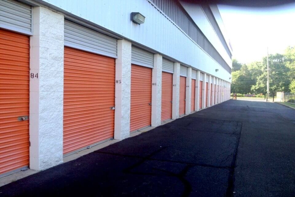 Facility photo: //images.sparefoot.com/medium/213968687a464795d86.jpg