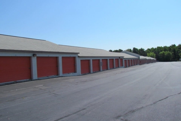 Facility photo: //images.sparefoot.com/medium/213970687b9ab710267.jpg