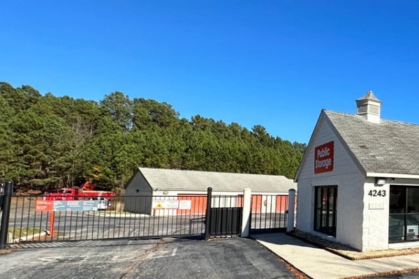 Facility photo: //images.sparefoot.com/medium/21397069fddfc45c406.jpg