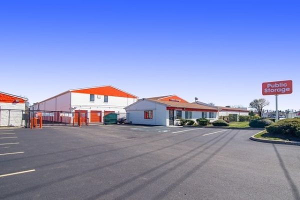 Storage Units at Public Storage - Farmingdale - 47 Broadhollow Road - 47 Broadhollow Road