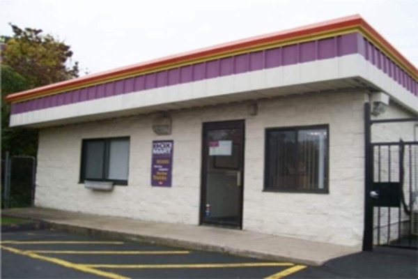 Facility photo: //images.sparefoot.com/medium/2139746946ac91d8b07.jpg