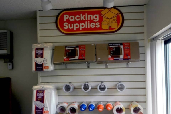 Facility photo: //images.sparefoot.com/medium/213974696a45040b1b8.jpg