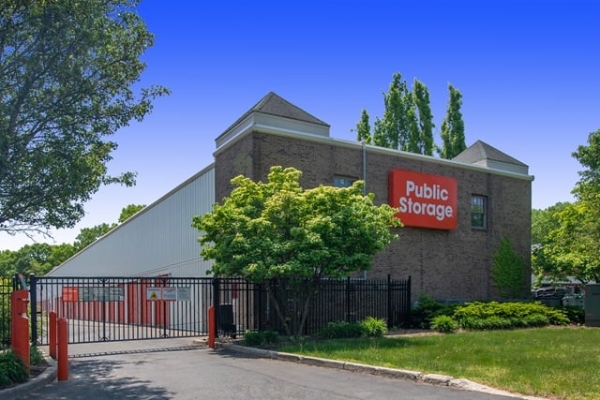 Facility photo: //images.sparefoot.com/medium/21397669f5f8467bc43.jpg