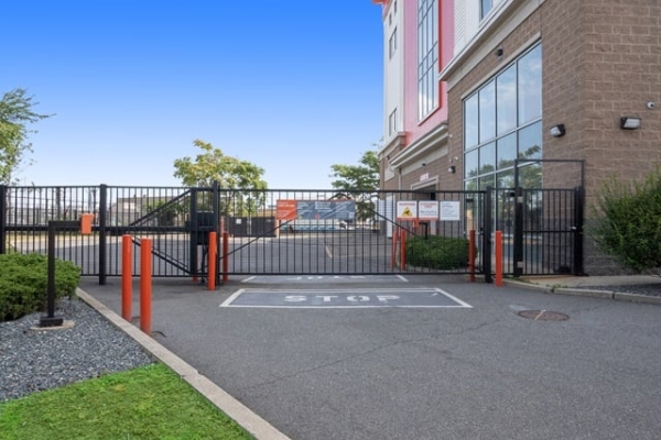 Facility photo: //images.sparefoot.com/medium/2139796967a27fe058d.jpg