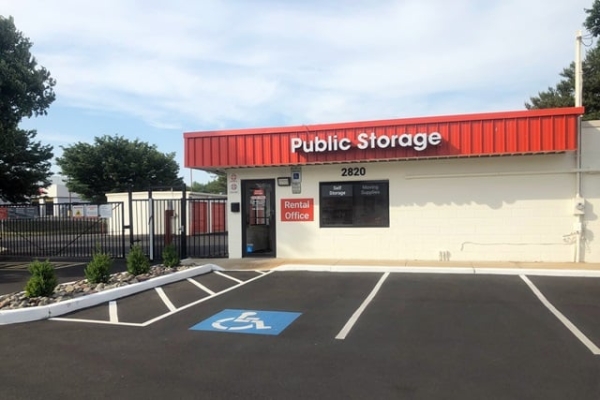 Facility photo: //images.sparefoot.com/medium/213982688380b3770f3.jpg