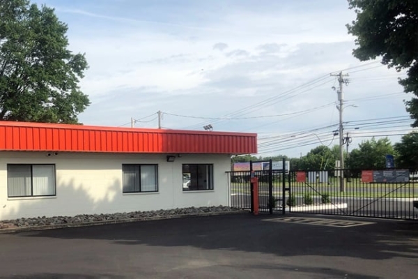 Facility photo: //images.sparefoot.com/medium/213982688380b779225.jpg