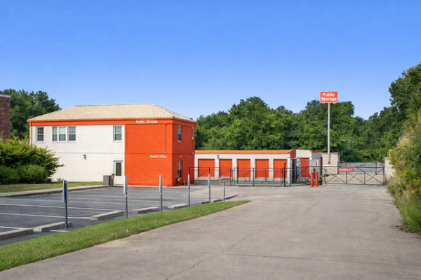 Facility photo: //images.sparefoot.com/medium/2139836a21777f5ee93.jpg
