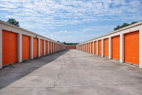Facility photo: //images.sparefoot.com/medium/2139836a21778109480.jpg