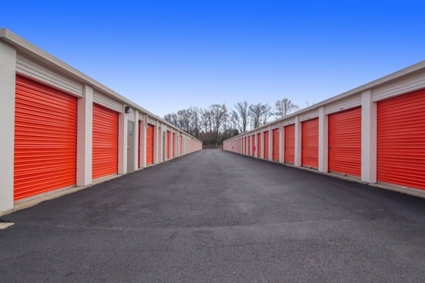 Facility photo: //images.sparefoot.com/medium/2139856878f48d300f0.jpg