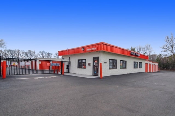 Facility photo: //images.sparefoot.com/medium/2139856a071b4002b91.jpg