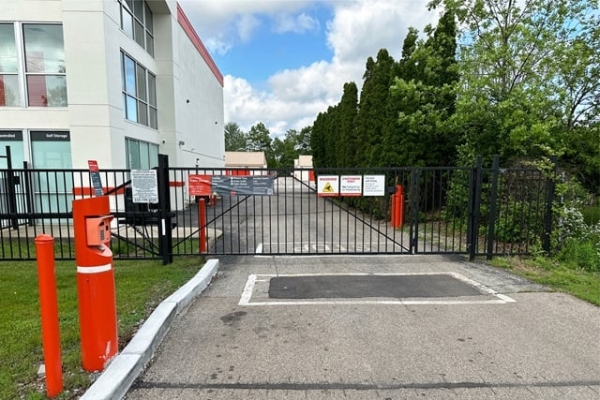 Facility photo: //images.sparefoot.com/medium/2139876930433a1bb38.jpg