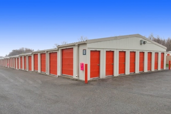Facility photo: //images.sparefoot.com/medium/213988687a46a2d6b09.jpg