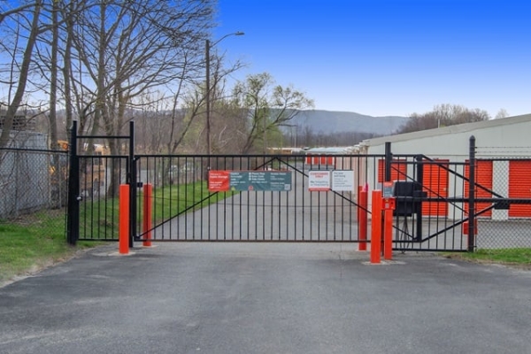 Facility photo: //images.sparefoot.com/medium/2139886974d2b53f952.jpg