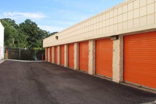 Facility photo: //images.sparefoot.com/medium/2139896915e5e348d2b.jpg