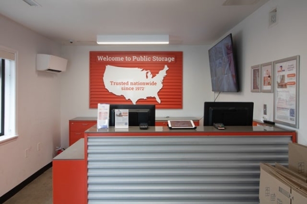 Facility photo: //images.sparefoot.com/medium/2139896a256d1ec244b.jpg