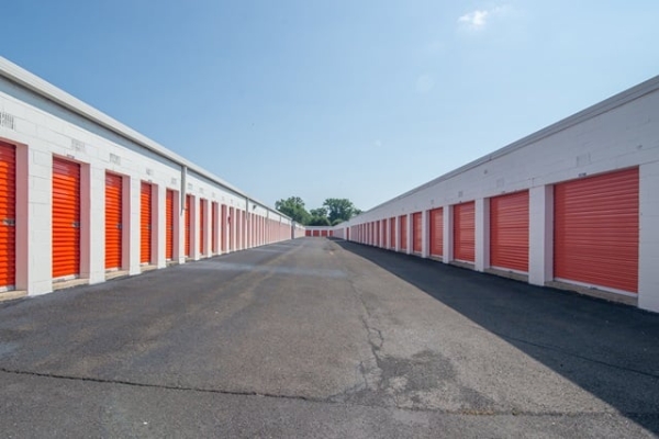 Facility photo: //images.sparefoot.com/medium/2139926a05d4b14b2df.jpg