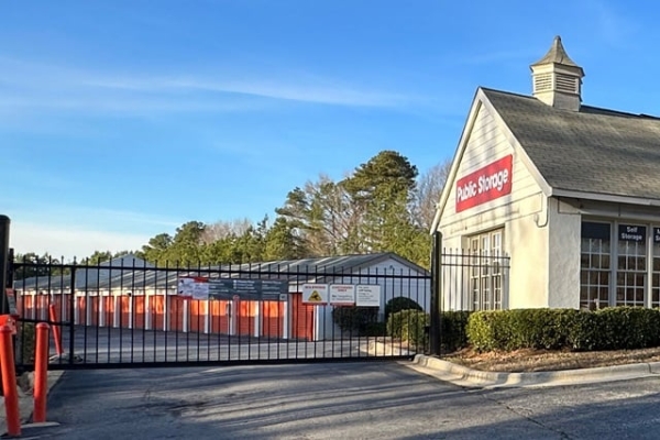 Facility photo: //images.sparefoot.com/medium/2139936890b0d546b55.jpg