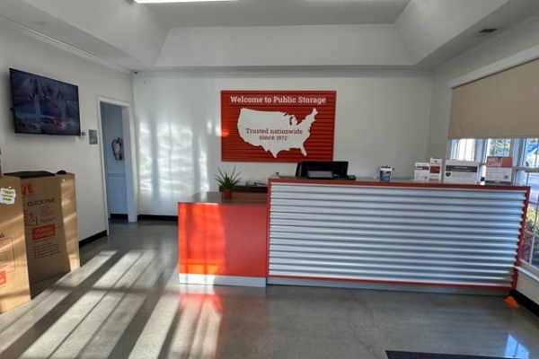 Storage Units at Public Storage - Clayton - 172 Veterans Pkwy - 850 S Lombard Street