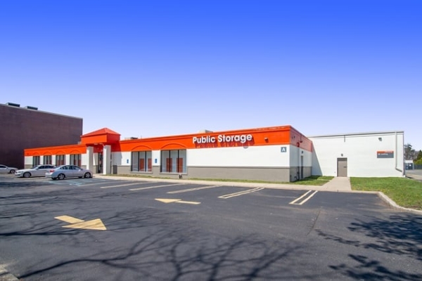 Facility photo: //images.sparefoot.com/medium/213995689352fec40e4.jpg